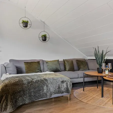 Upper Room: Apartment Mit Exklusiver Ausstattung-Ausblick Auf Weinberge&Mandelbluetenpfad Neustadt an der Weinstrasse Exterior photo