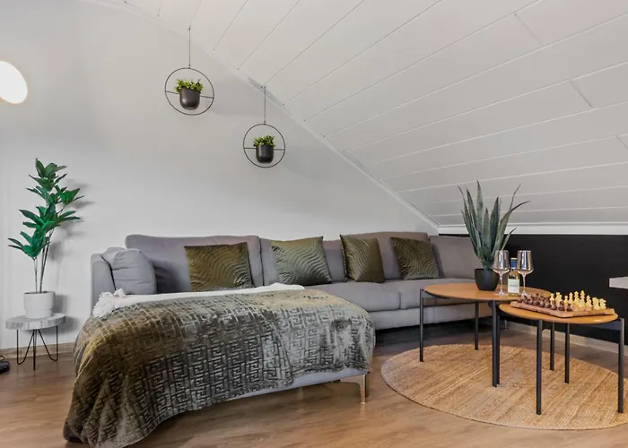 Upper Room: Apartment Mit Exklusiver Ausstattung-Ausblick Auf Weinberge&Mandelbluetenpfad