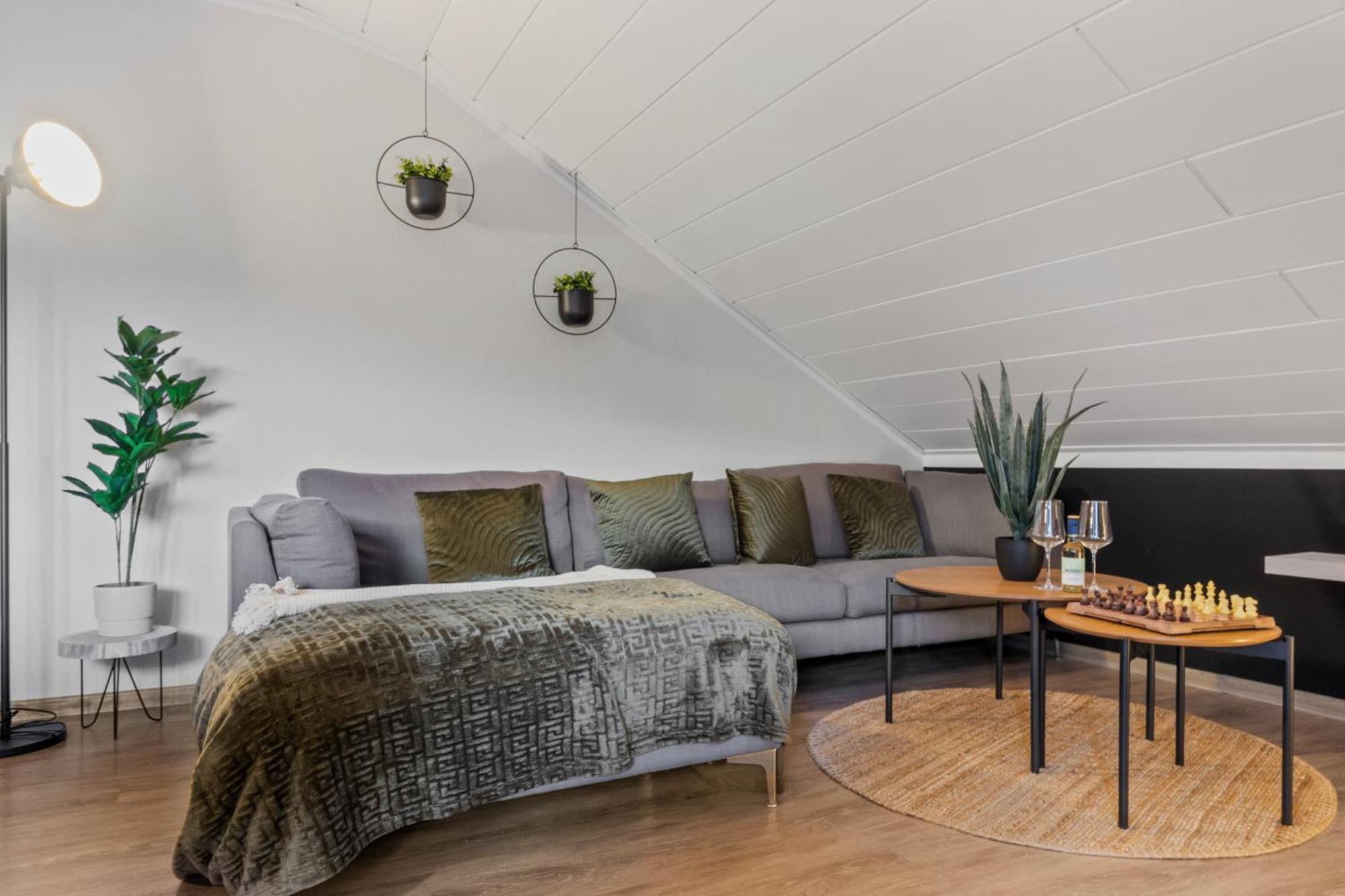 Upper Room: Mit Exklusiver Ausstattung-ausblick Auf Weinberge&mandelbluetenpfad * Neustadt an der Weinstraße