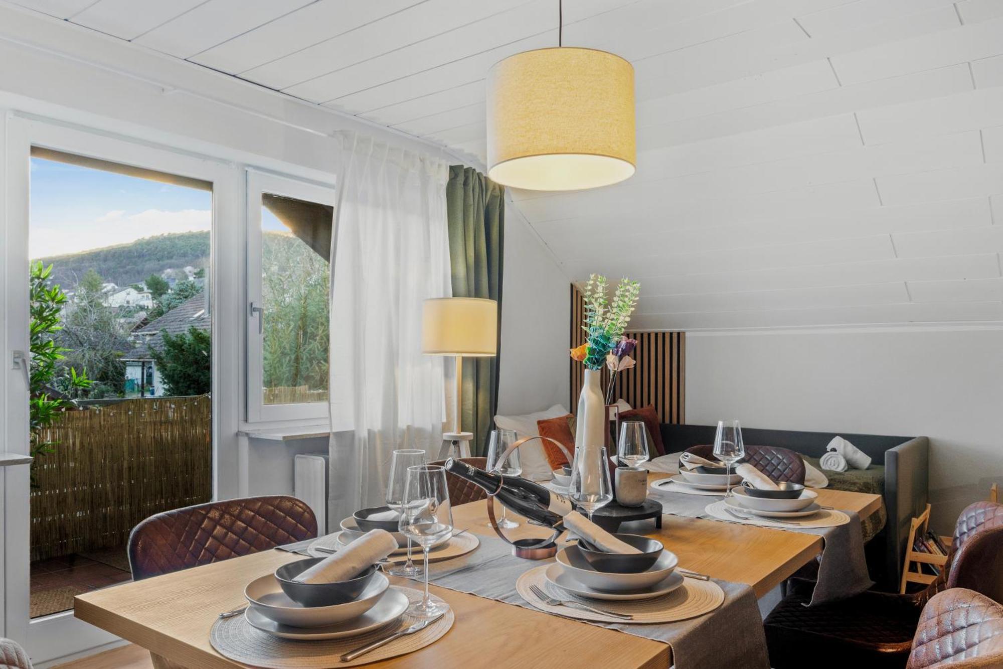 Apartment Upper Room: Mit Exklusiver Ausstattung-ausblick Auf Weinberge&mandelbluetenpfad *