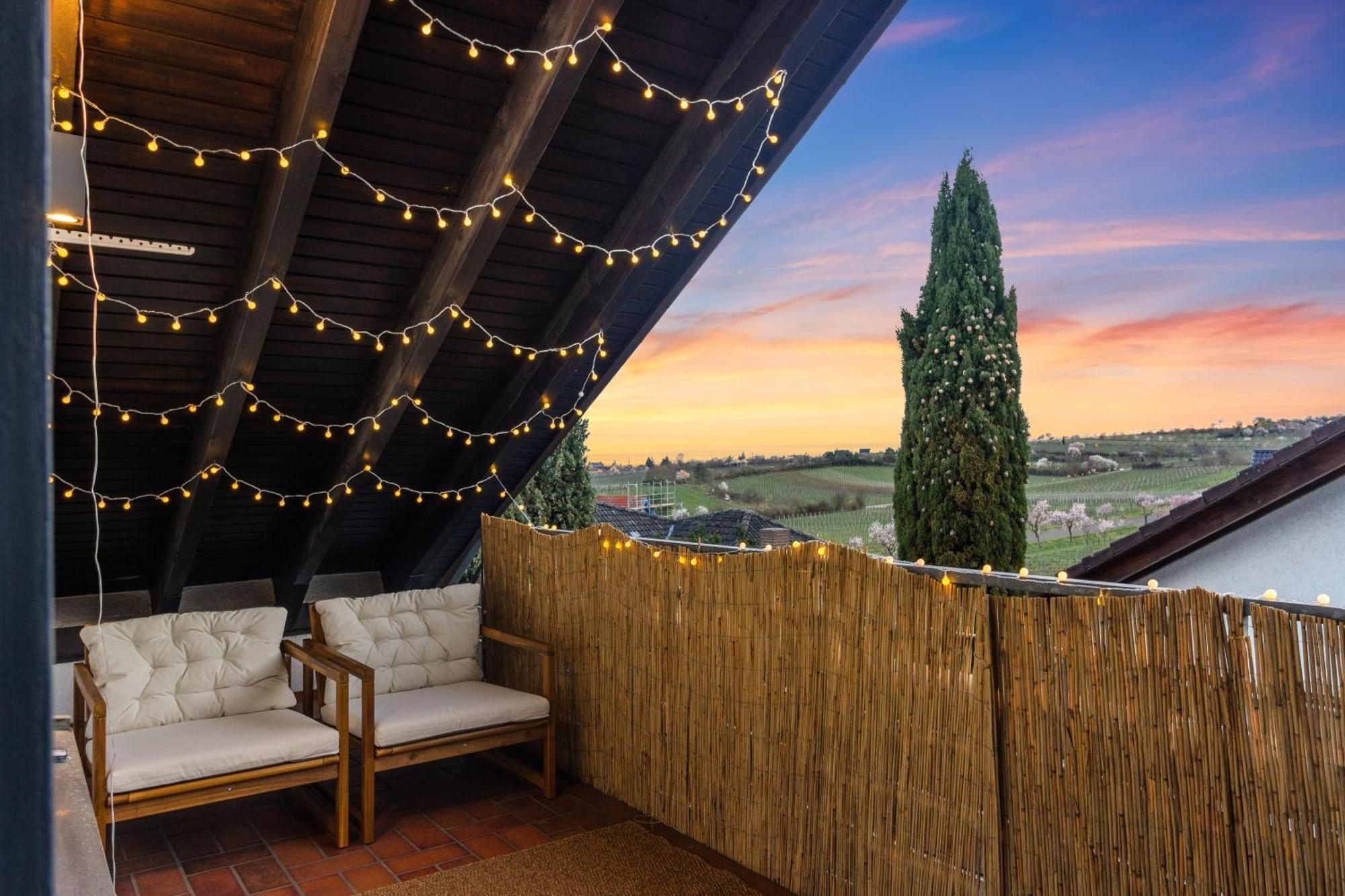 Apartment Upper Room: Mit Exklusiver Ausstattung-ausblick Auf Weinberge&mandelbluetenpfad Neustadt an der Weinstrasse